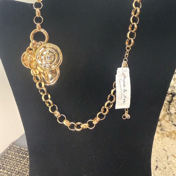 NWT Anna & Ava Elegant Gold Pendants Crystal Chain Link Unique Necklace - Picture 7 of 8
